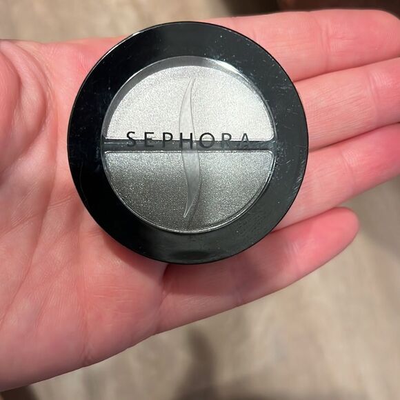 Eyeshadow silver and gray colors - Picture 2 of 3